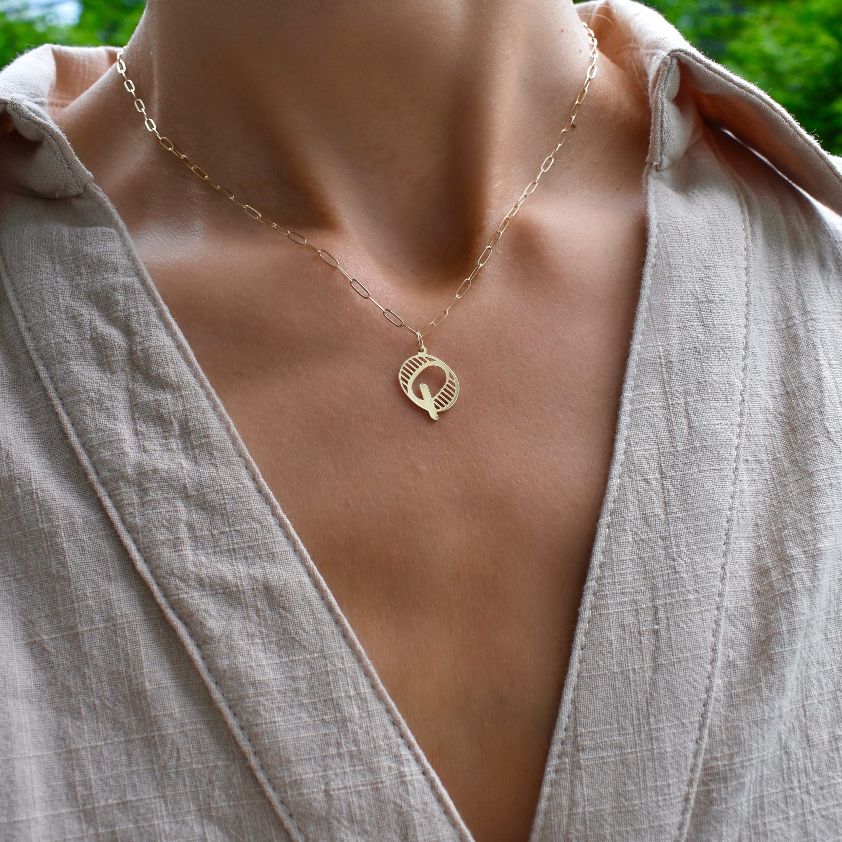 Essex Letter Q Pendant in 14k Gold - Image 2
