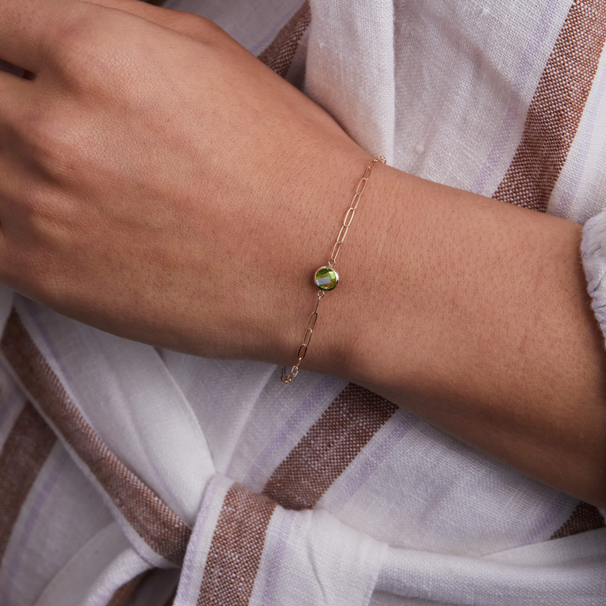 Grand 1 Peridot Adelaide Mini Bracelet in 14k Gold (August) - Image 3