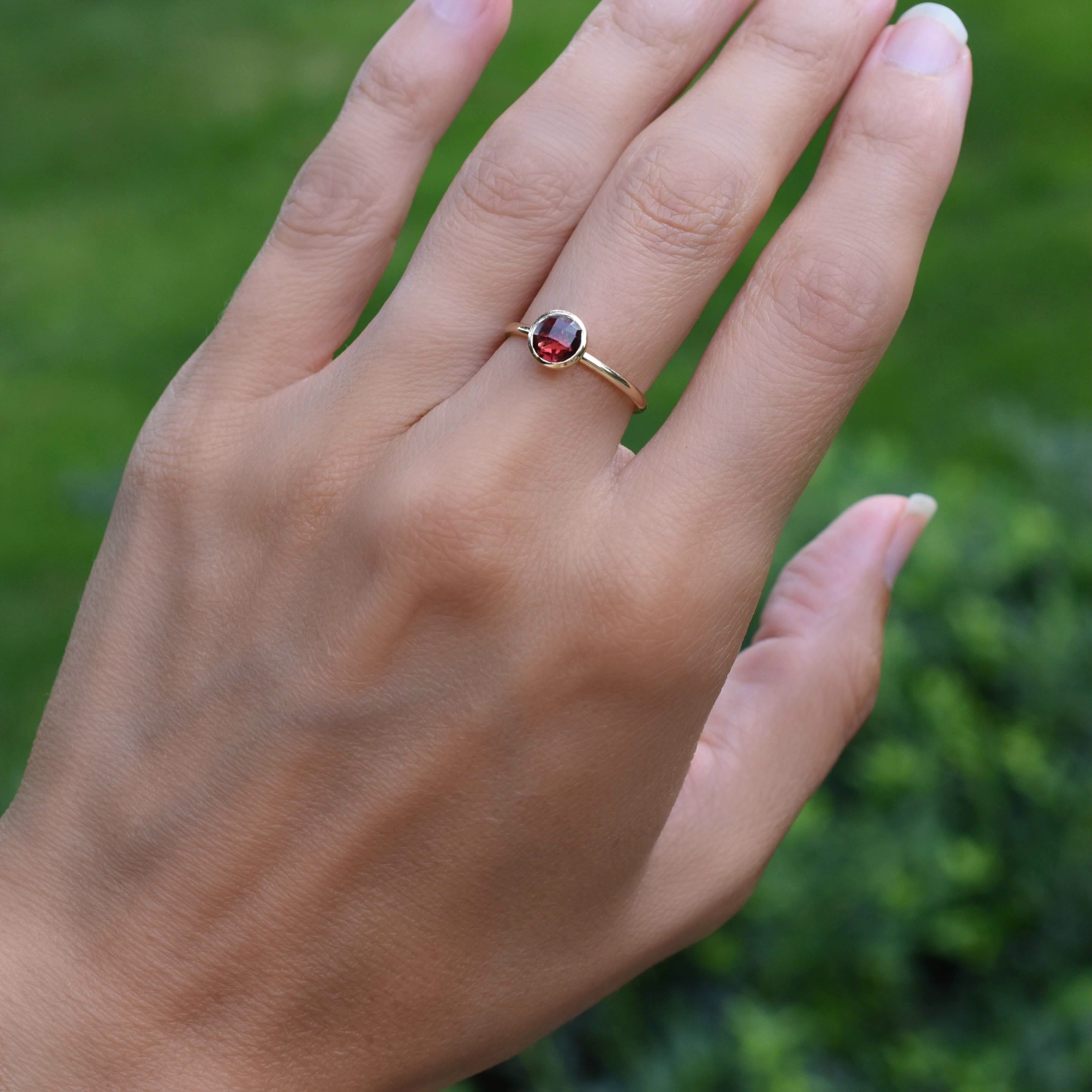Grand Garnet Ring in 14k Gold (January) - Image 2