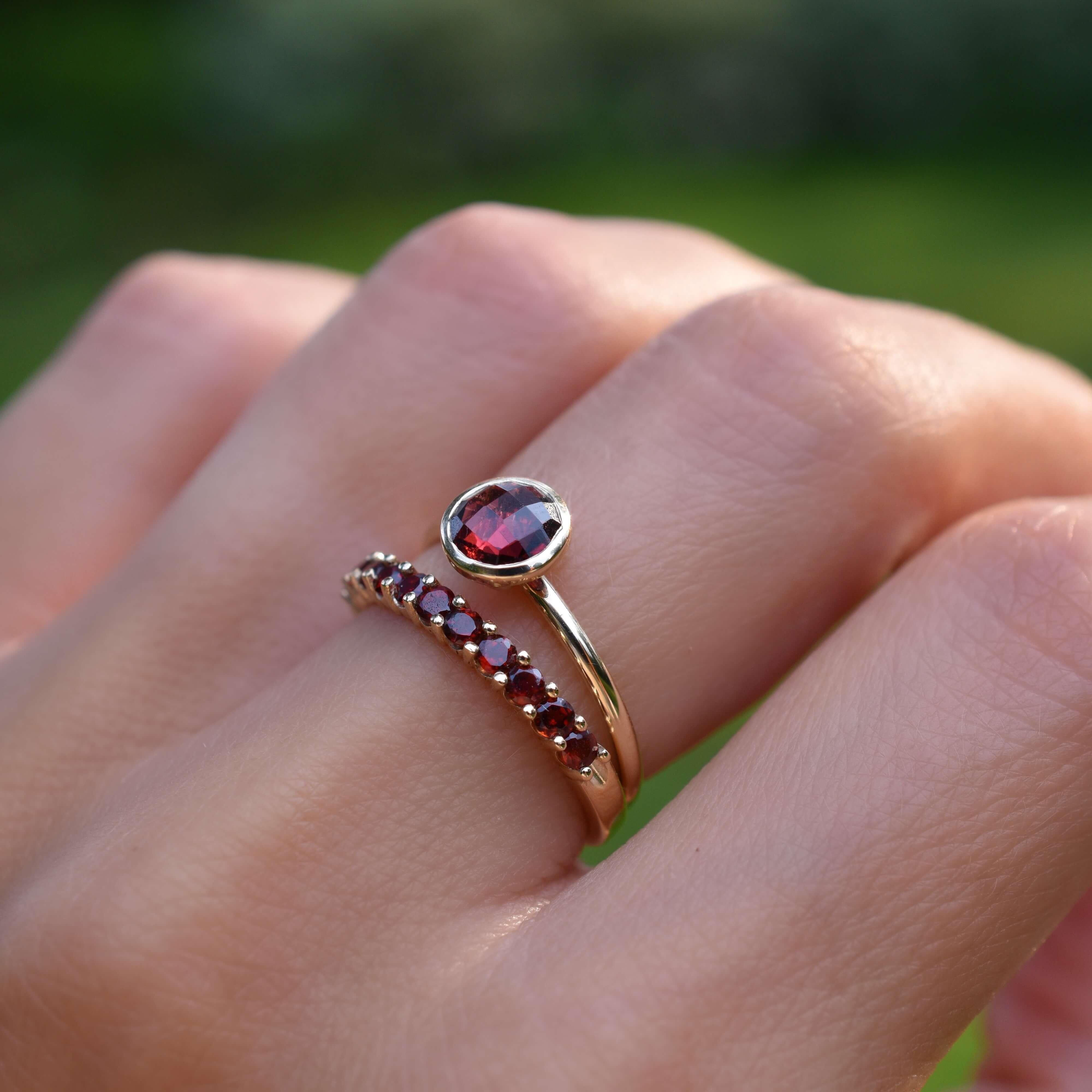 Grand Garnet Ring in 14k Gold (January) - Image 3