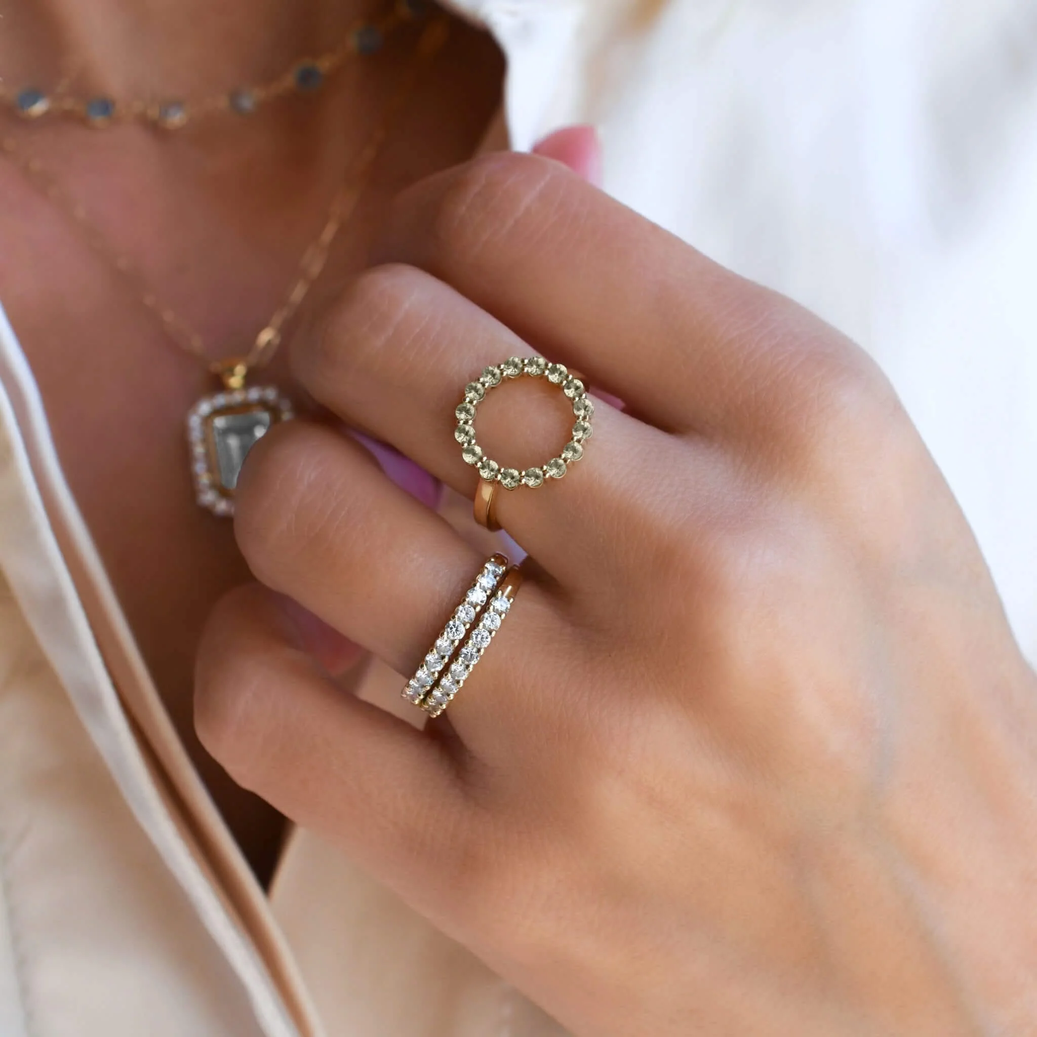 Rosecliff Circle Peridot Ring in 14k Gold (August) - Image 9