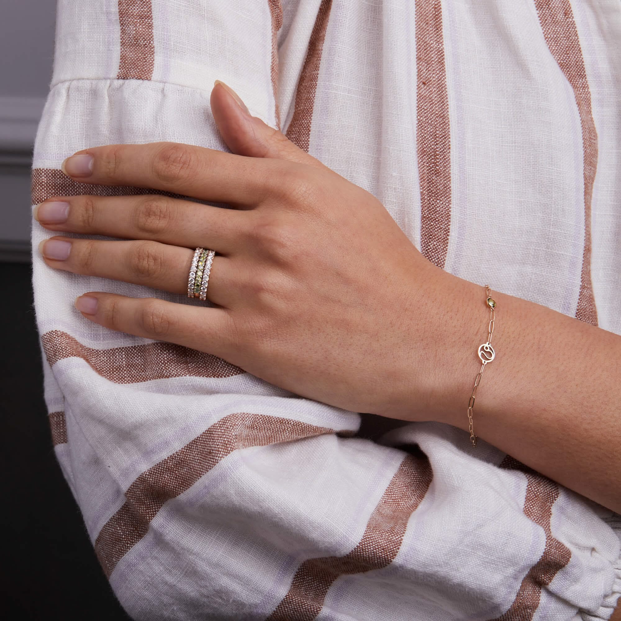 Rosecliff Peridot Stackable Ring in 14k Gold (August) - Image 9
