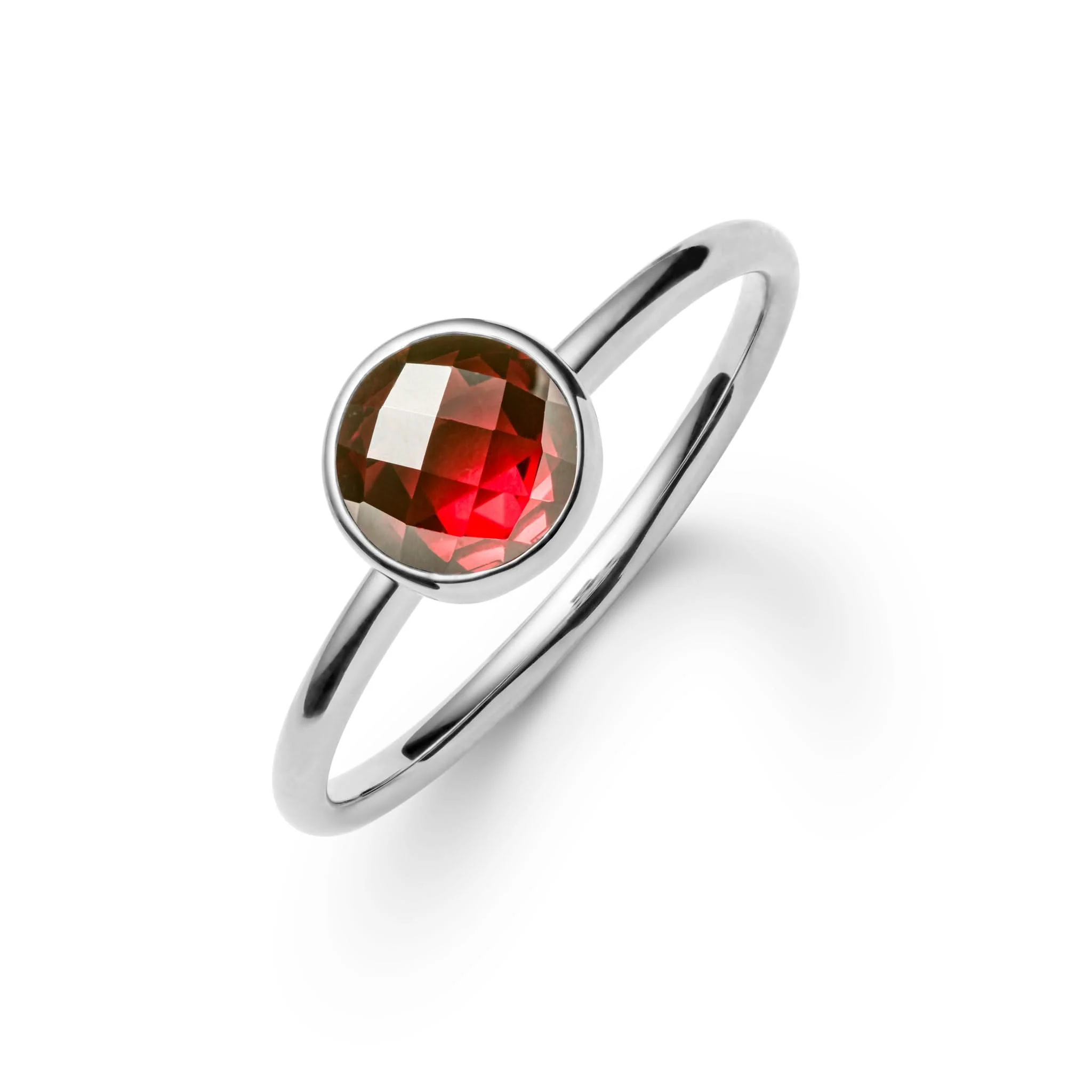 Grand Garnet Ring in 14k Gold (January) - Image 8