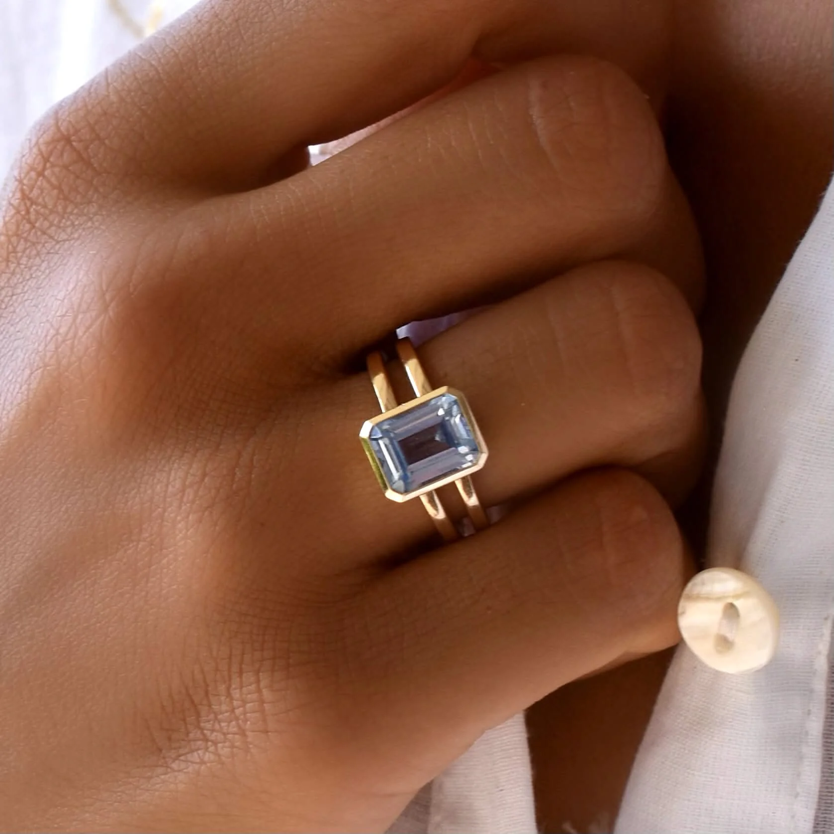 Warren Vertical Aquamarine Ring in 14k Gold (March) - Image 11