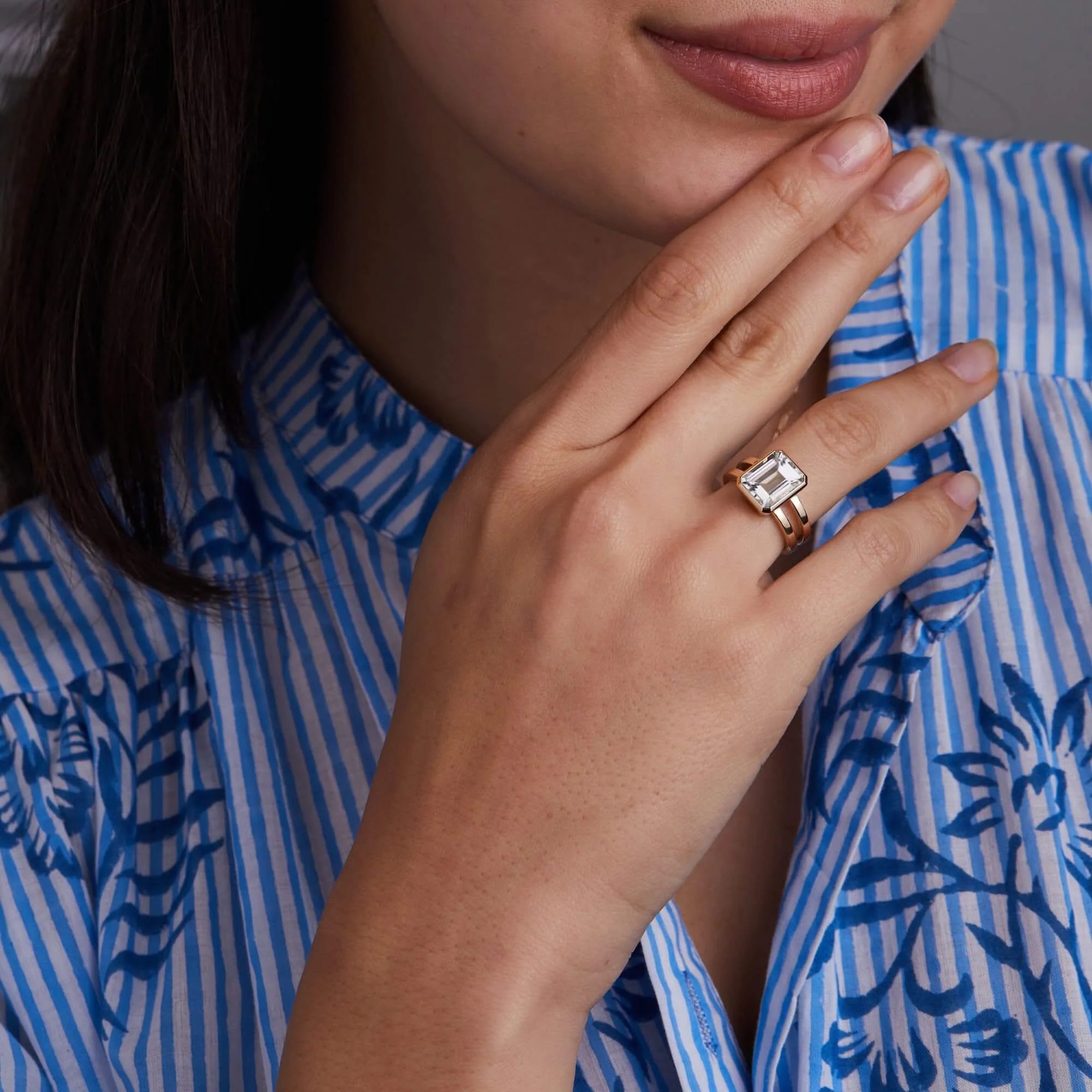 Warren Vertical White Topaz Ring in 14k Gold (April) - Image 3